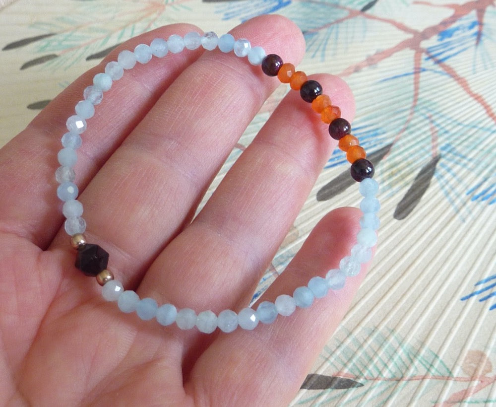 Aasha | Bracelet d'aigue-marine, cornaline et grenat almandin