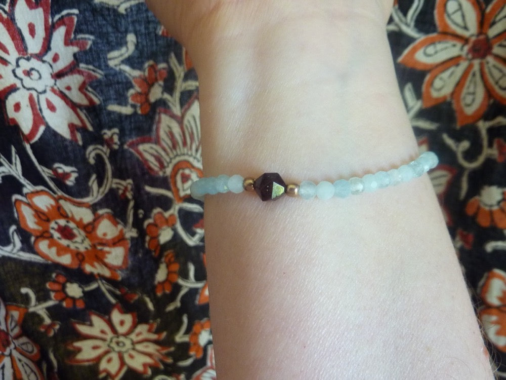 Aasha | Bracelet d'aigue-marine, cornaline et grenat almandin