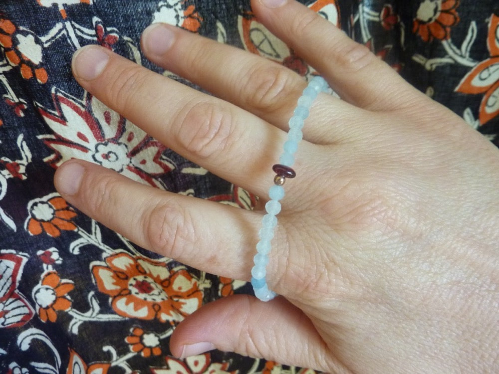 Farouz | Bracelet d'aigue-marine et de grenats