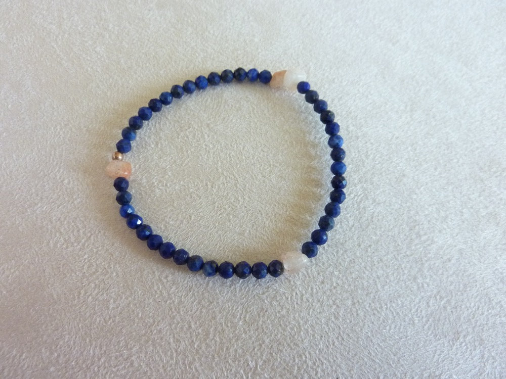 Neelam | Bracelet de lapis lazuli et pierre de soleil