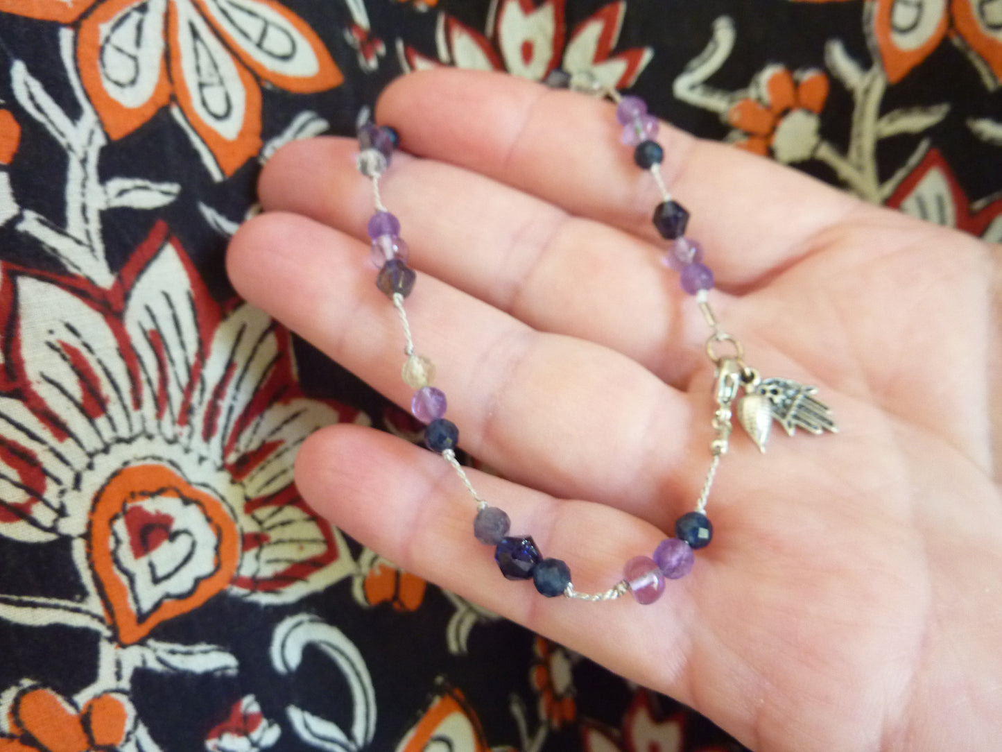 Kapaali | Bracelet fin de pierres nouées