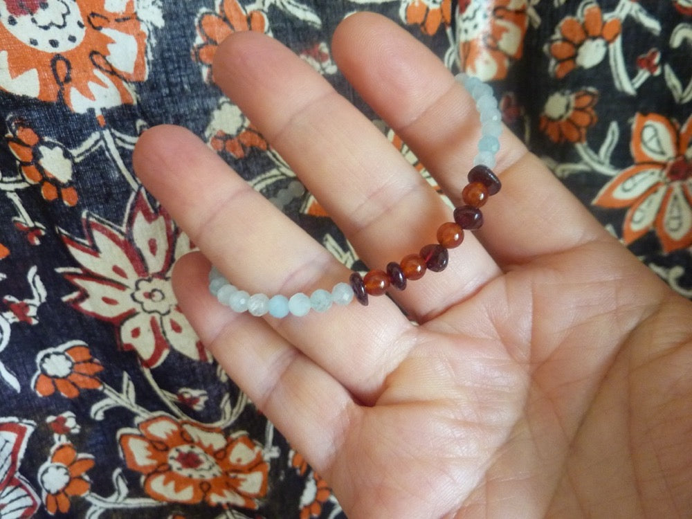 Farouz | Bracelet d'aigue-marine et de grenats