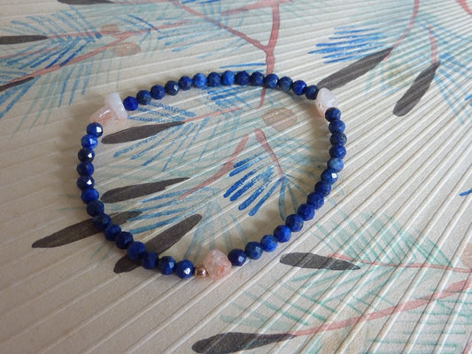 Neelam | Bracelet de lapis lazuli et pierre de soleil
