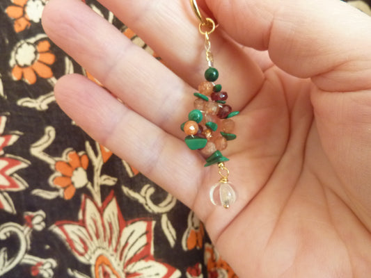 Jardin d'Eden | Boucles d'oreilles de pierres entrelacée malachite, pierre de soleil, grenat