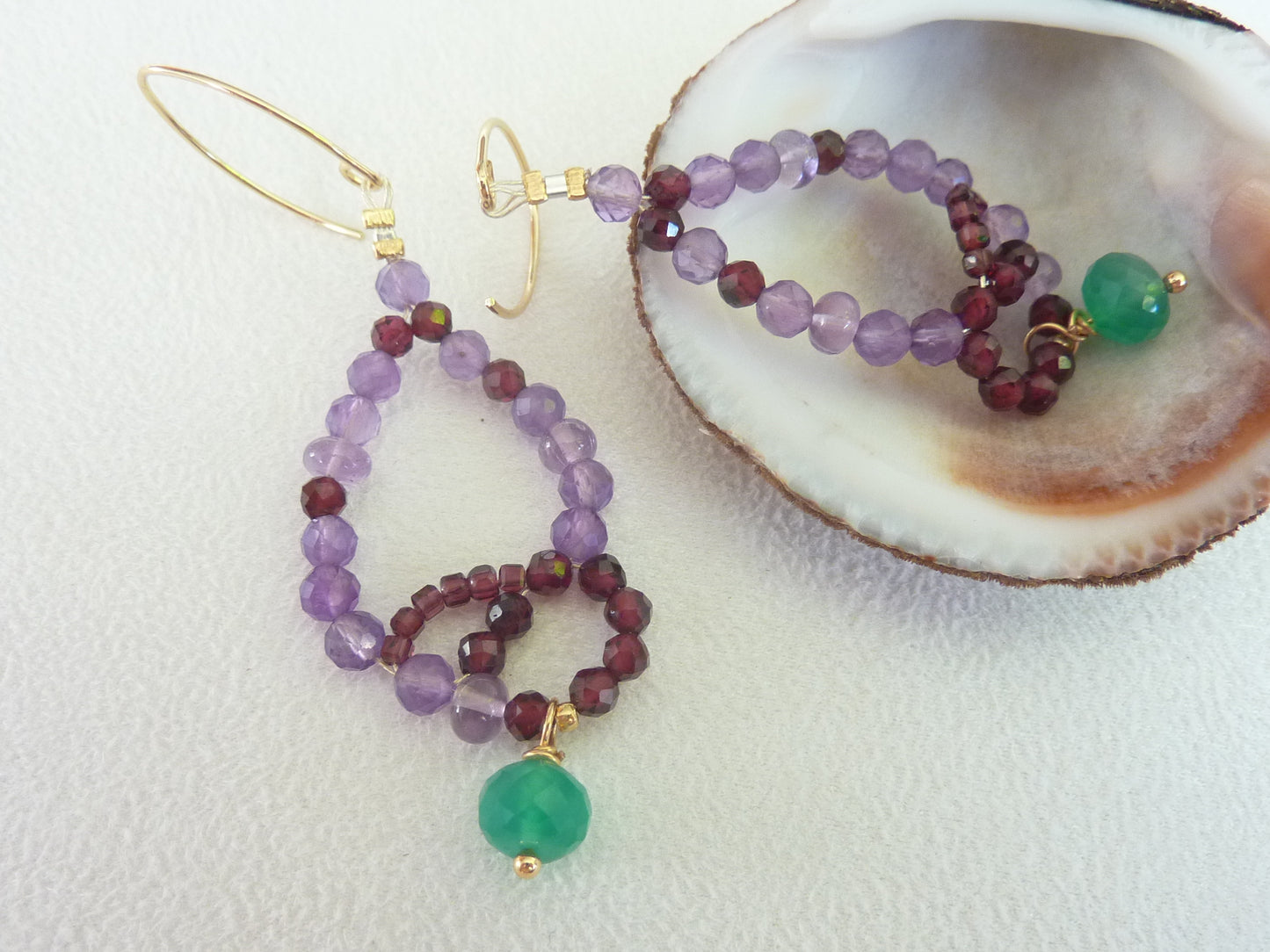 Hermione | Boucles d'oreilles de pierres entrelacées améthyste grenat