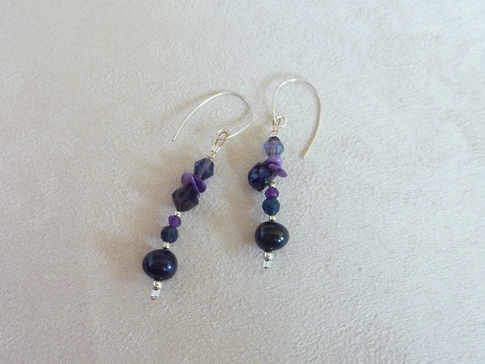 Aliénor | Boucles d’oreilles iolite charoïte