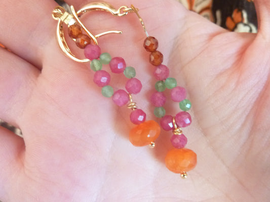 Srinagar | Boucles d'oreilles de pierres entrelacées tourmaline rose, aventurine verte, grenat hessonite
