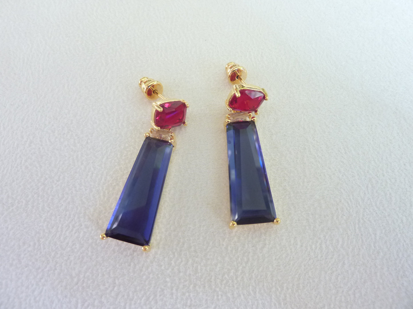 Breakfast at Tiffany's | Boucles d'oreilles de cristaux colorés, plaqué or