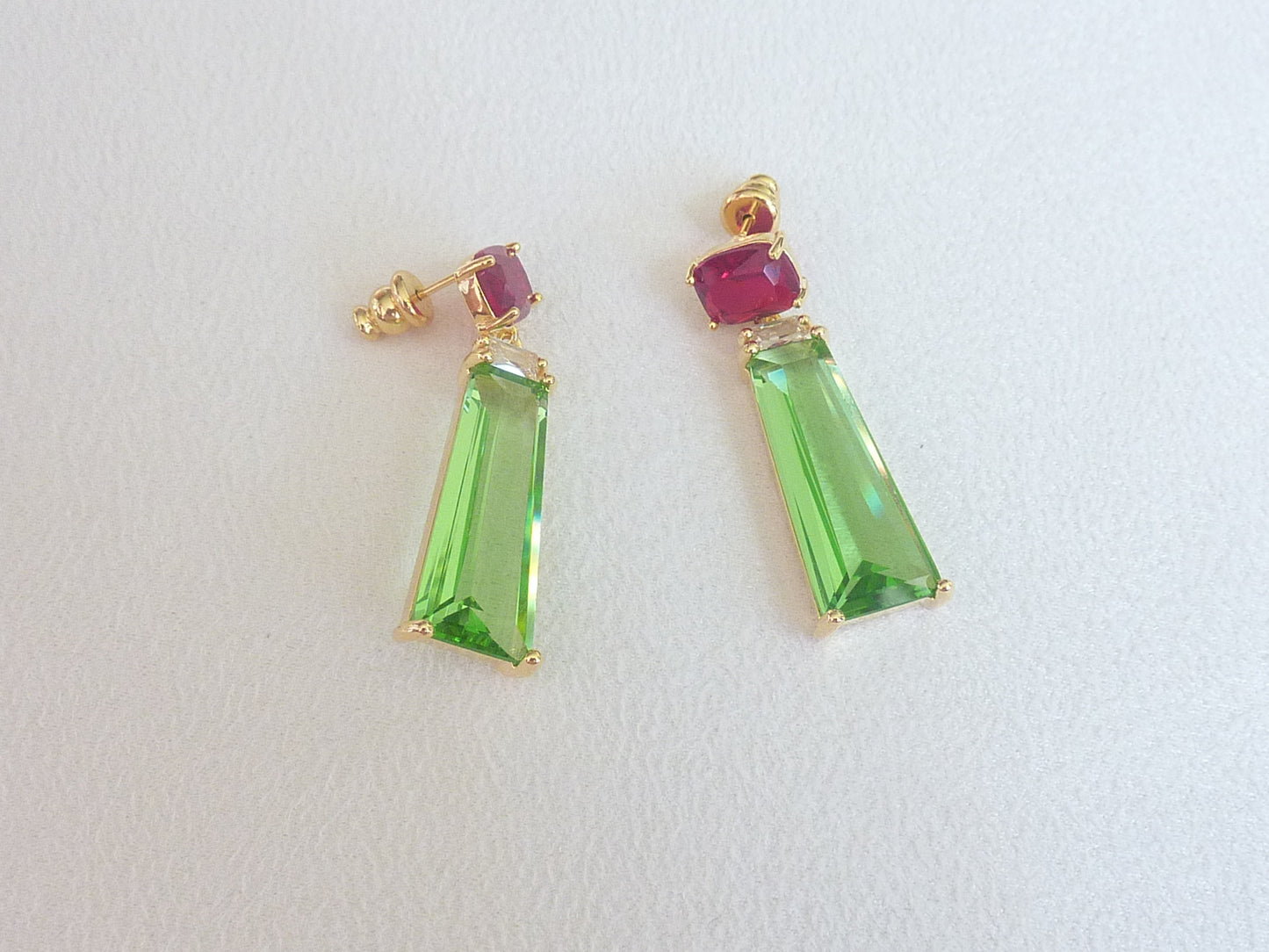 Breakfast at Tiffany's | Boucles d'oreilles de cristaux colorés, plaqué or