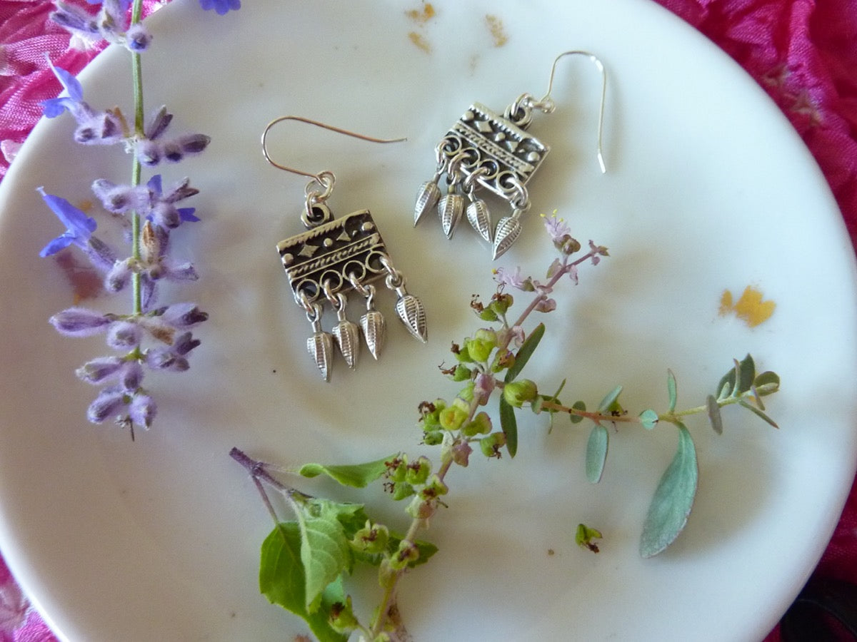 Aarthi | Boucles d’oreilles à breloques plaqué argent