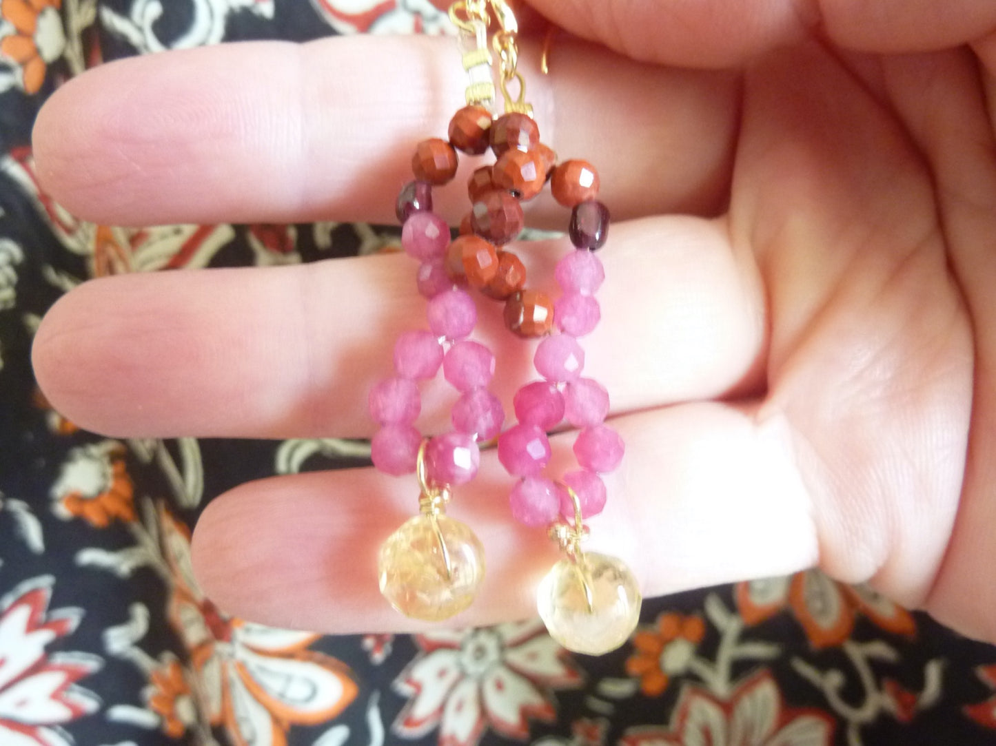 Lucile | Boucles d'oreilles de pierres entrelacées