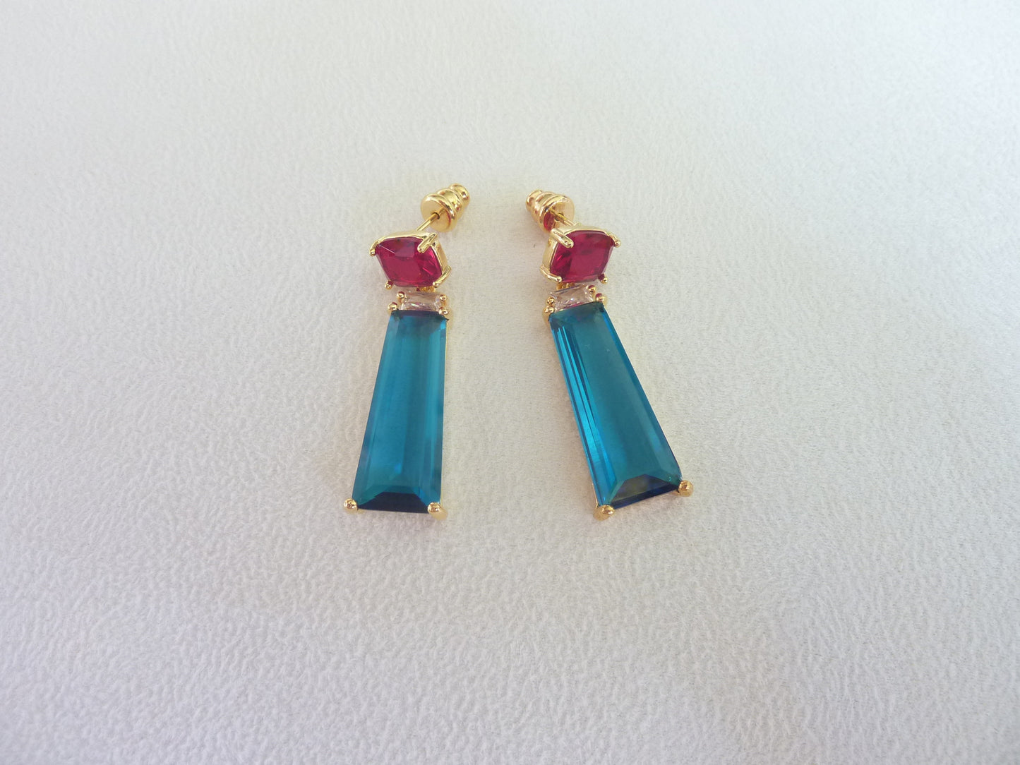 Breakfast at Tiffany's | Boucles d'oreilles de cristaux colorés, plaqué or
