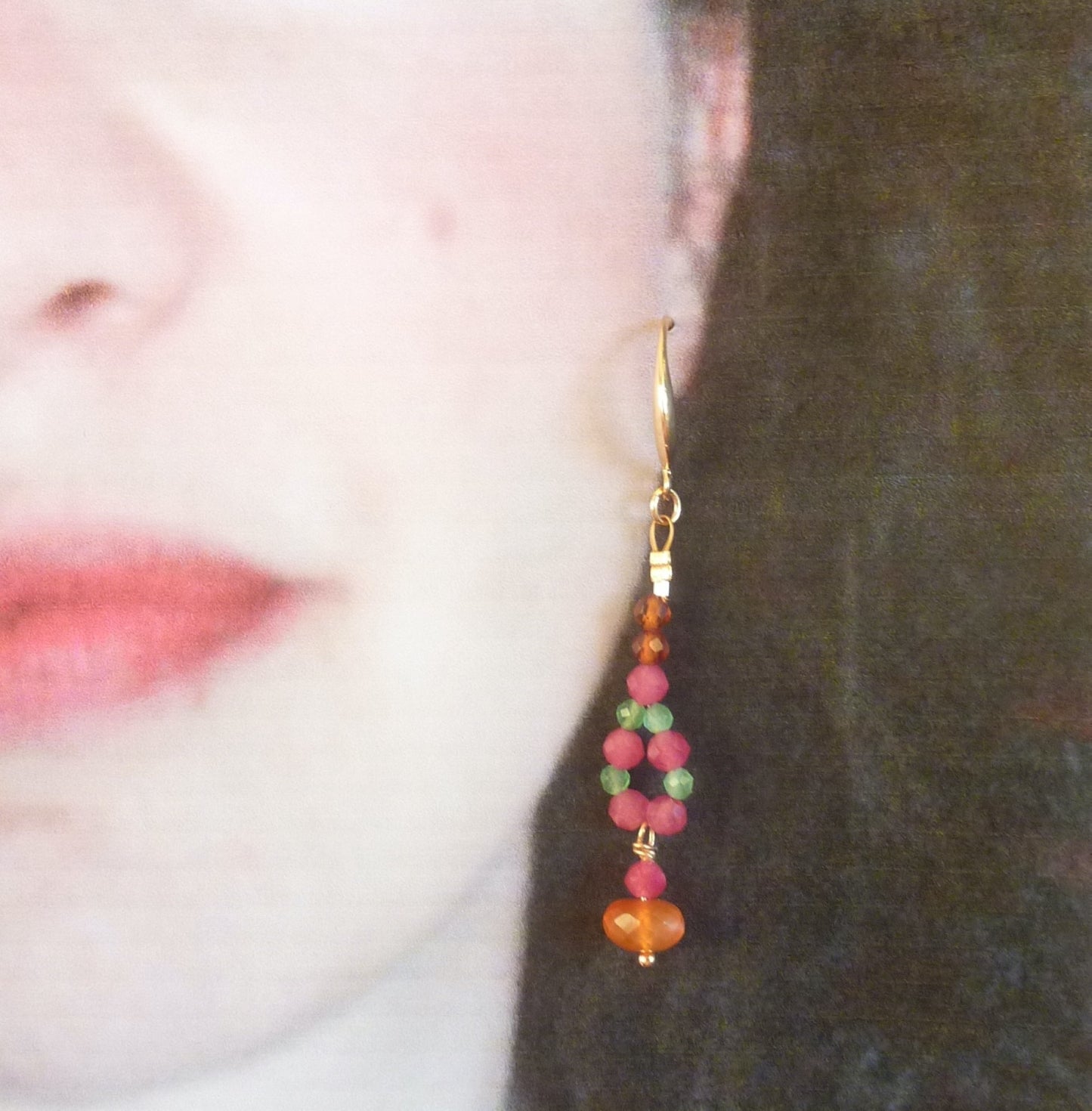 Srinagar | Boucles d'oreilles de pierres entrelacées tourmaline rose, aventurine verte, grenat hessonite