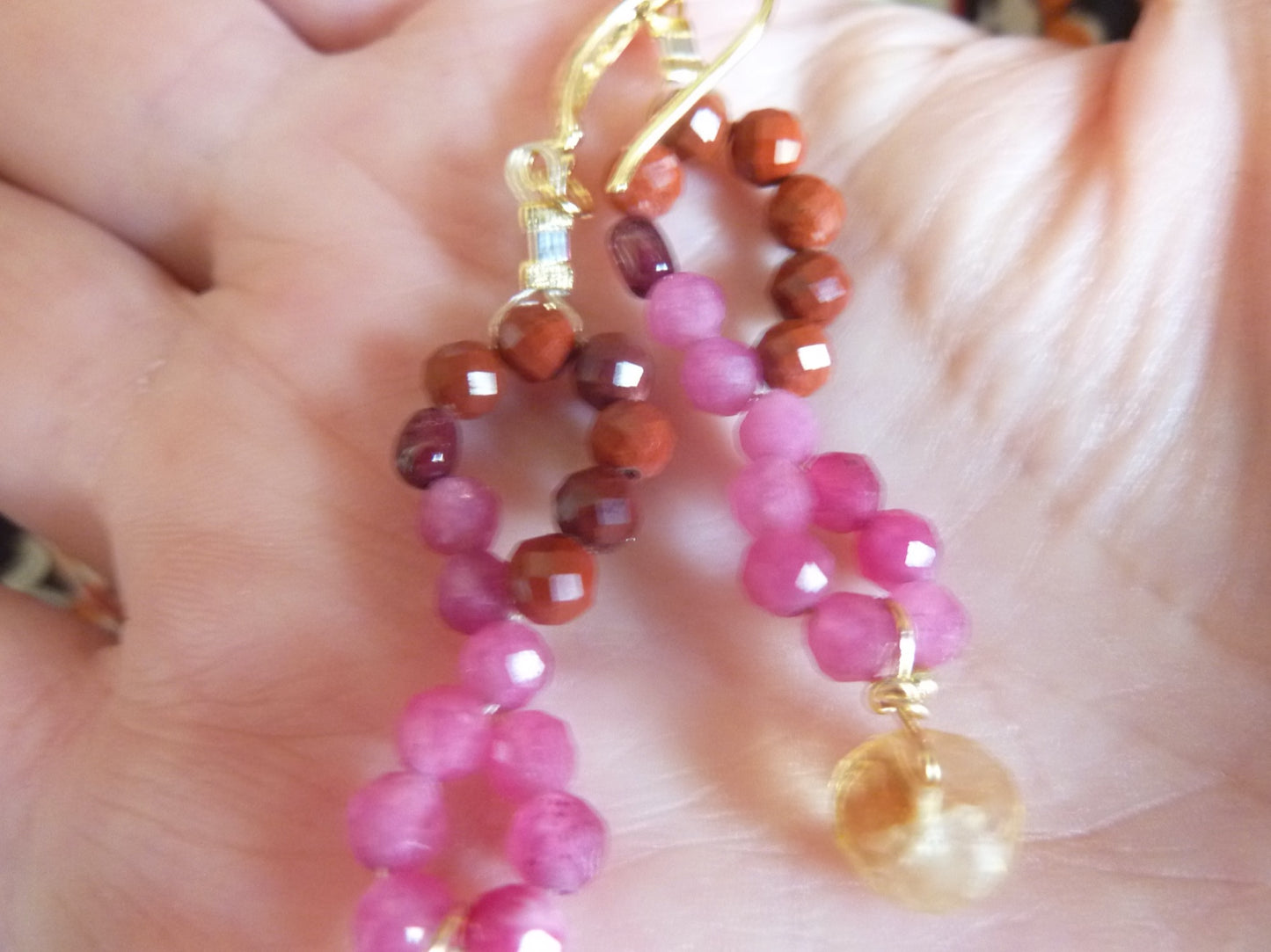 Lucile | Boucles d'oreilles de pierres entrelacées