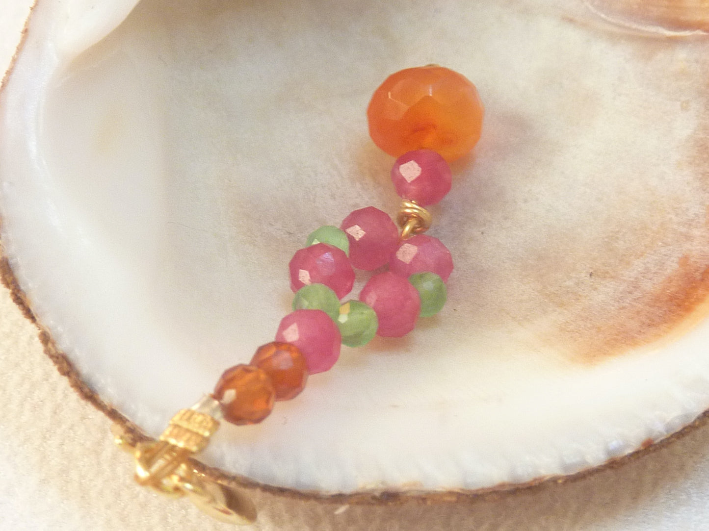 Srinagar | Boucles d'oreilles de pierres entrelacées tourmaline rose, aventurine verte, grenat hessonite