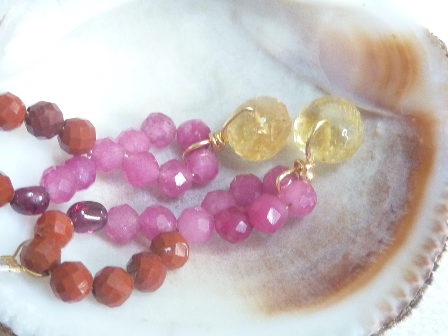 Lucile | Boucles d'oreilles de pierres entrelacées