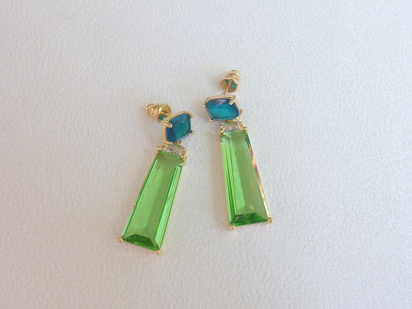 Breakfast at Tiffany's | Boucles d'oreilles de cristaux colorés, plaqué or