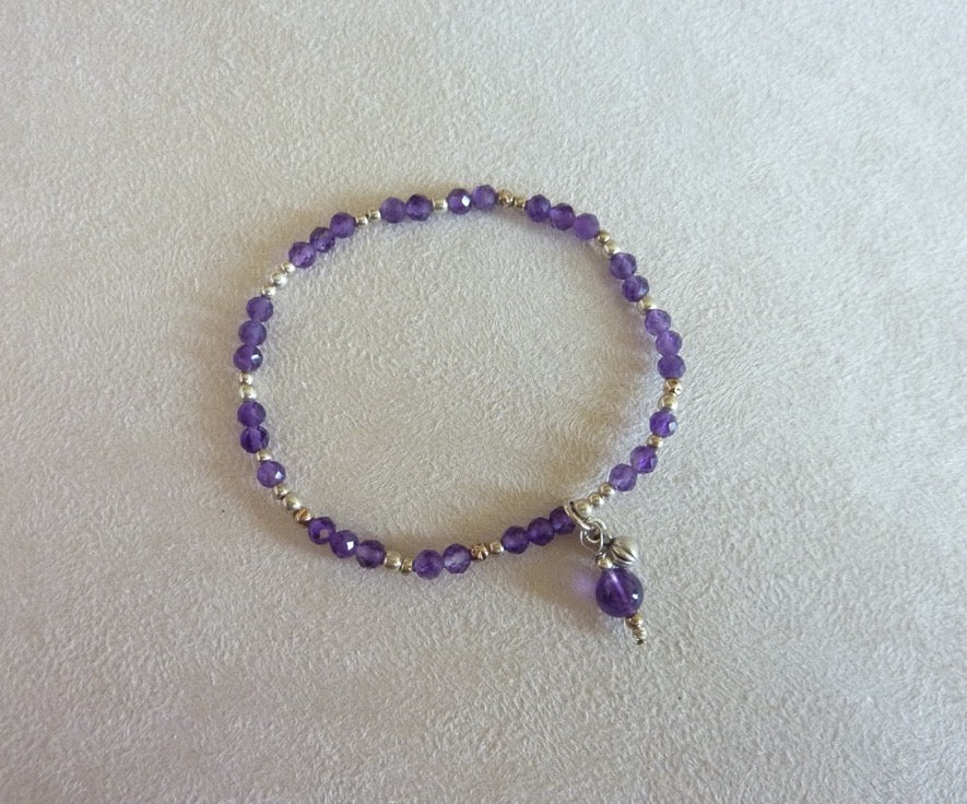 Bracelet fin de perles d'argent et pierre semi-précieuses roses oranges rouges