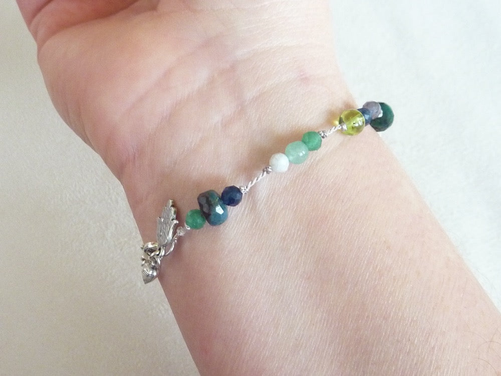 Kumara | Bracelet fin de pierres nouées