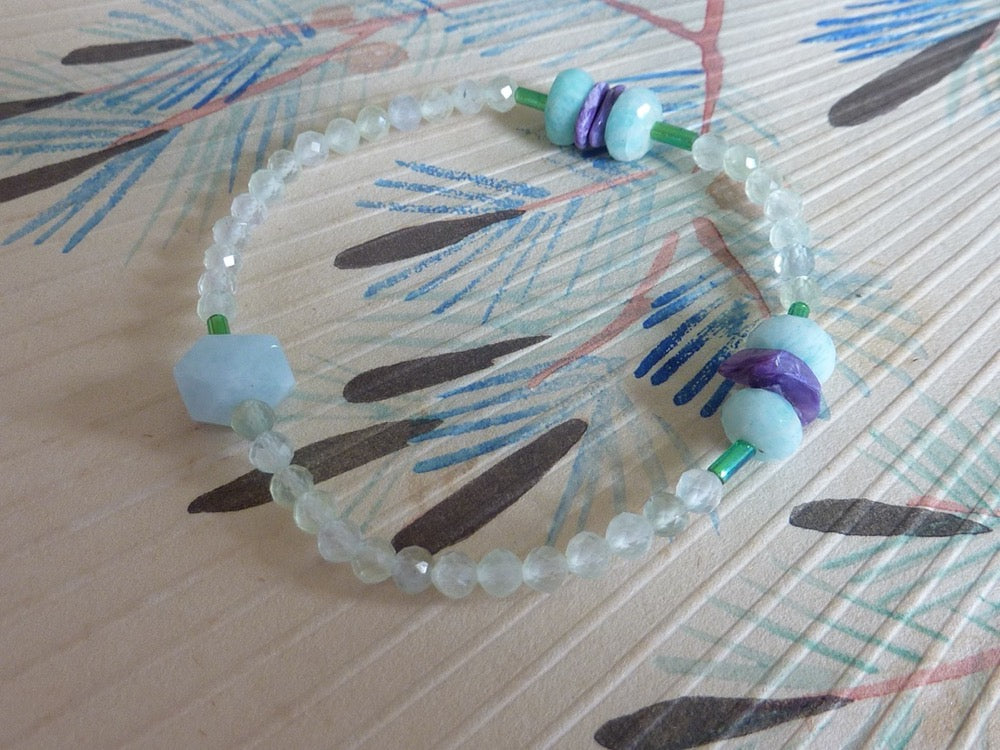 Nadi (la rivière | Bracelet d'amazonite, de préhnite et de charoïte