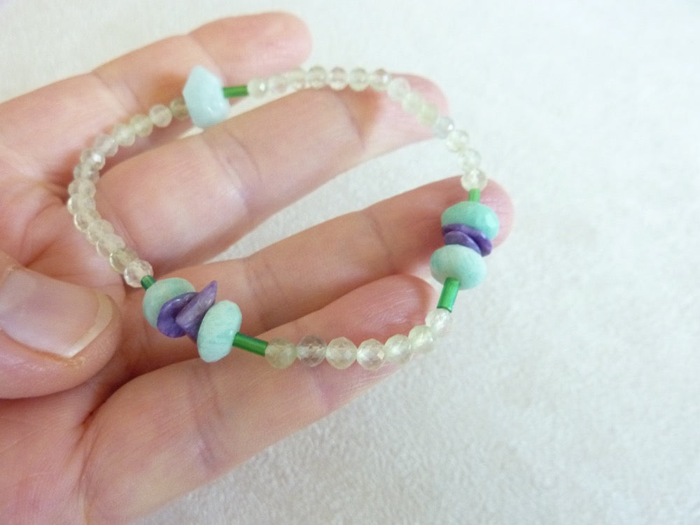 Nadi (la rivière | Bracelet d'amazonite, de préhnite et de charoïte