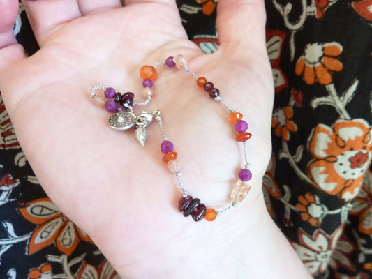 Kashi | Bracelet fin de pierres nouées cornaline rubis grenat