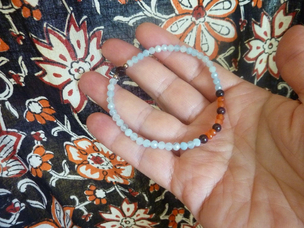 Aasha | Bracelet d'aigue-marine, cornaline et grenat almandin