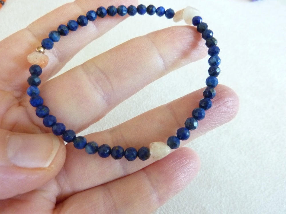 Neelam | Bracelet de lapis lazuli et pierre de soleil