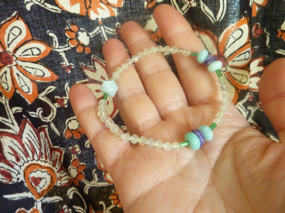 Nadi (la rivière | Bracelet d'amazonite, de préhnite et de charoïte