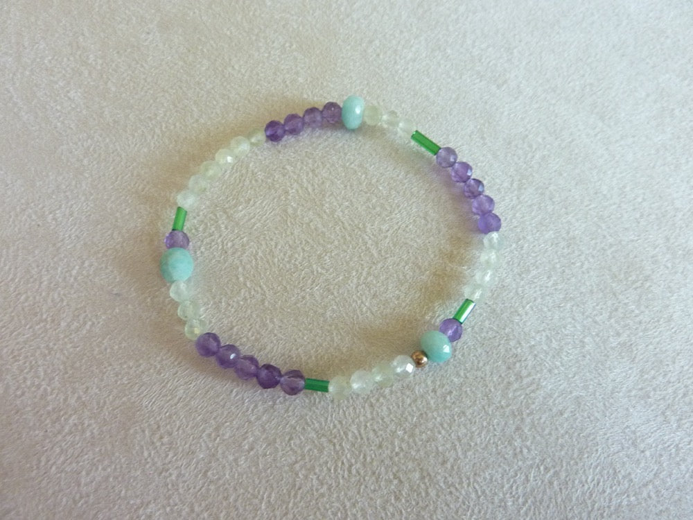 Nahema | Bracelet d'améthyste, amazonite et de préhnite