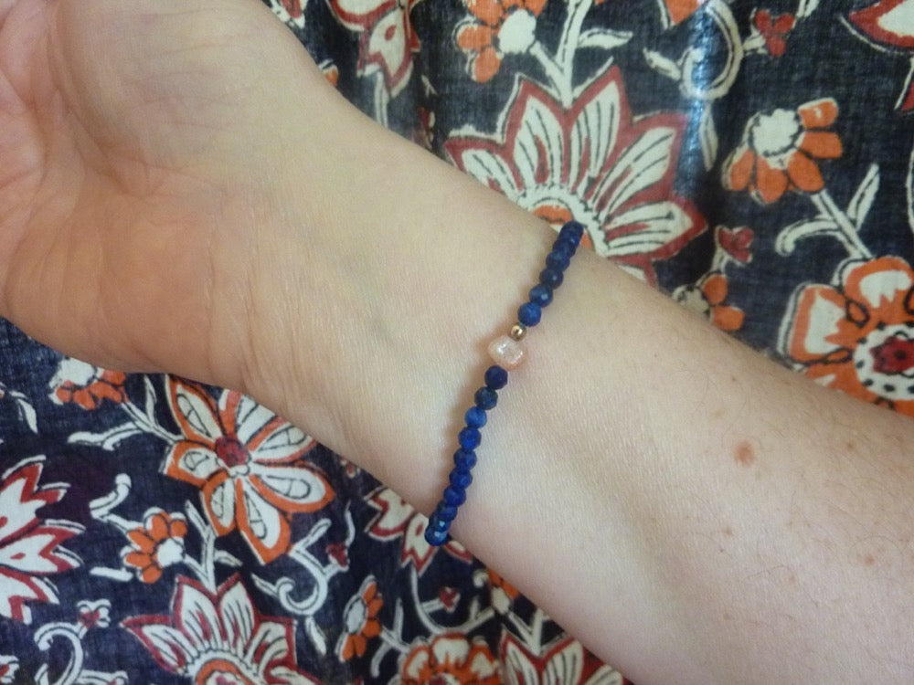 Neelam | Bracelet de lapis lazuli et pierre de soleil