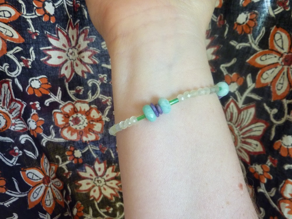 Nadi (la rivière | Bracelet d'amazonite, de préhnite et de charoïte