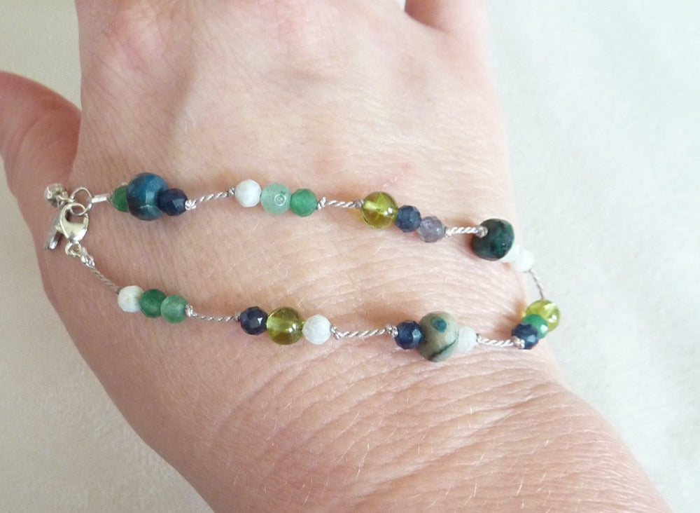 Kumara | Bracelet fin de pierres nouées