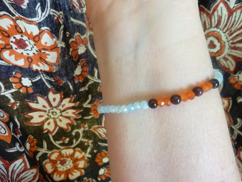 Aasha | Bracelet d'aigue-marine, cornaline et grenat almandin