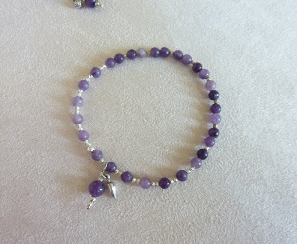 Fine bracelet of silver beads and semi-precious stones