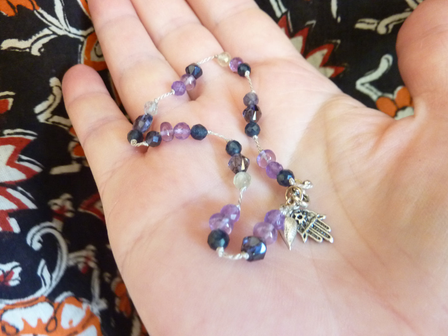 Kapaali | Bracelet fin de pierres nouées
