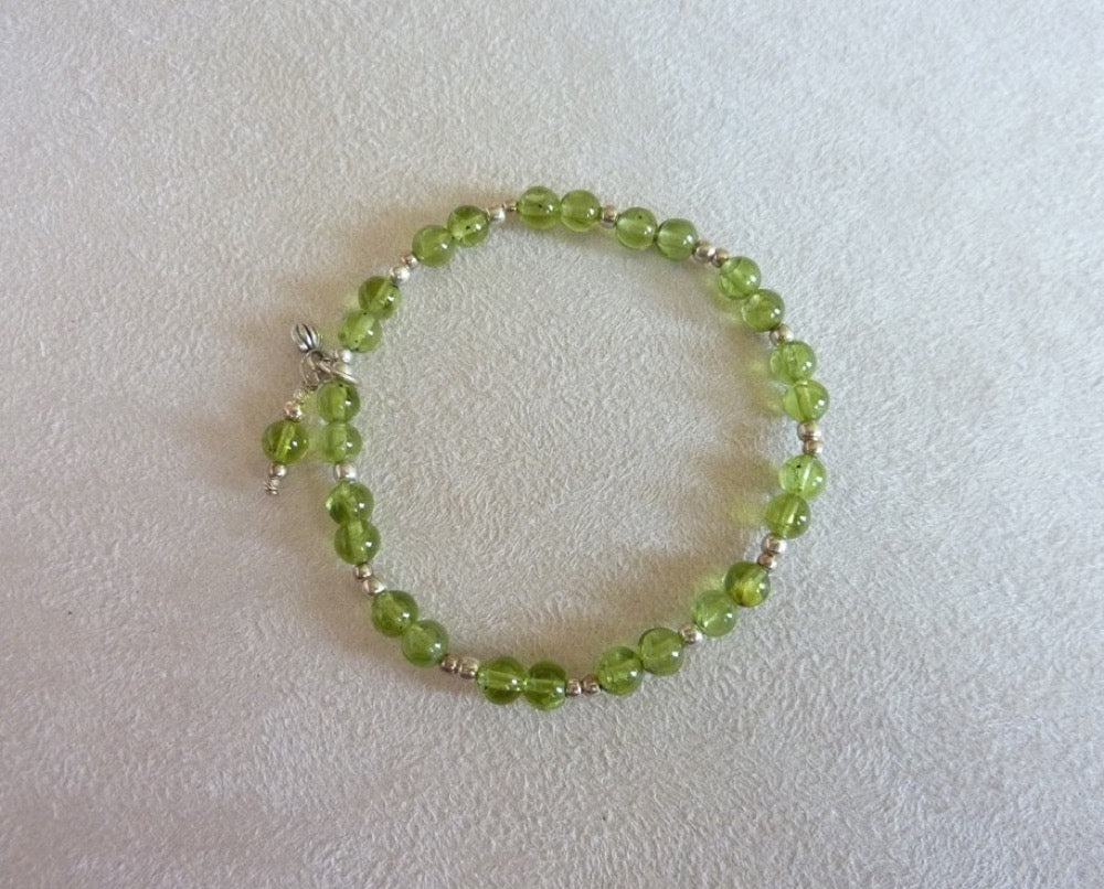 Fine bracelet of silver beads and semi-precious stones