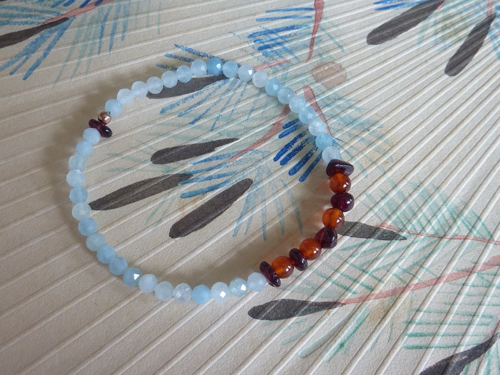 Farouz | Bracelet d'aigue-marine et de grenats
