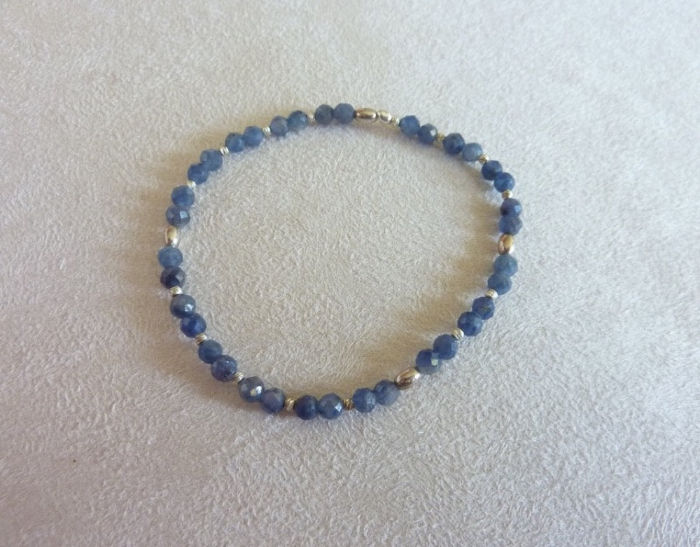 Fine bracelet of silver beads and semi-precious stones