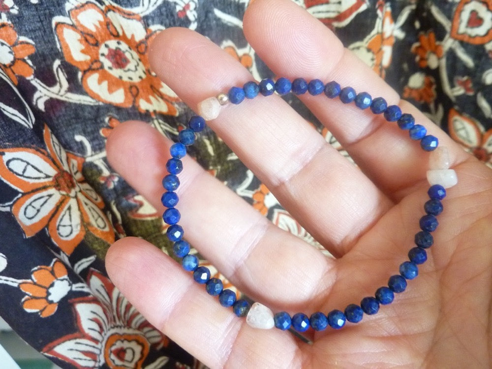 Neelam | Bracelet de lapis lazuli et pierre de soleil