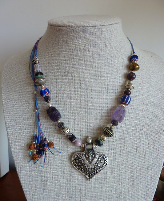 Collier au grand coeur tribal améthystes