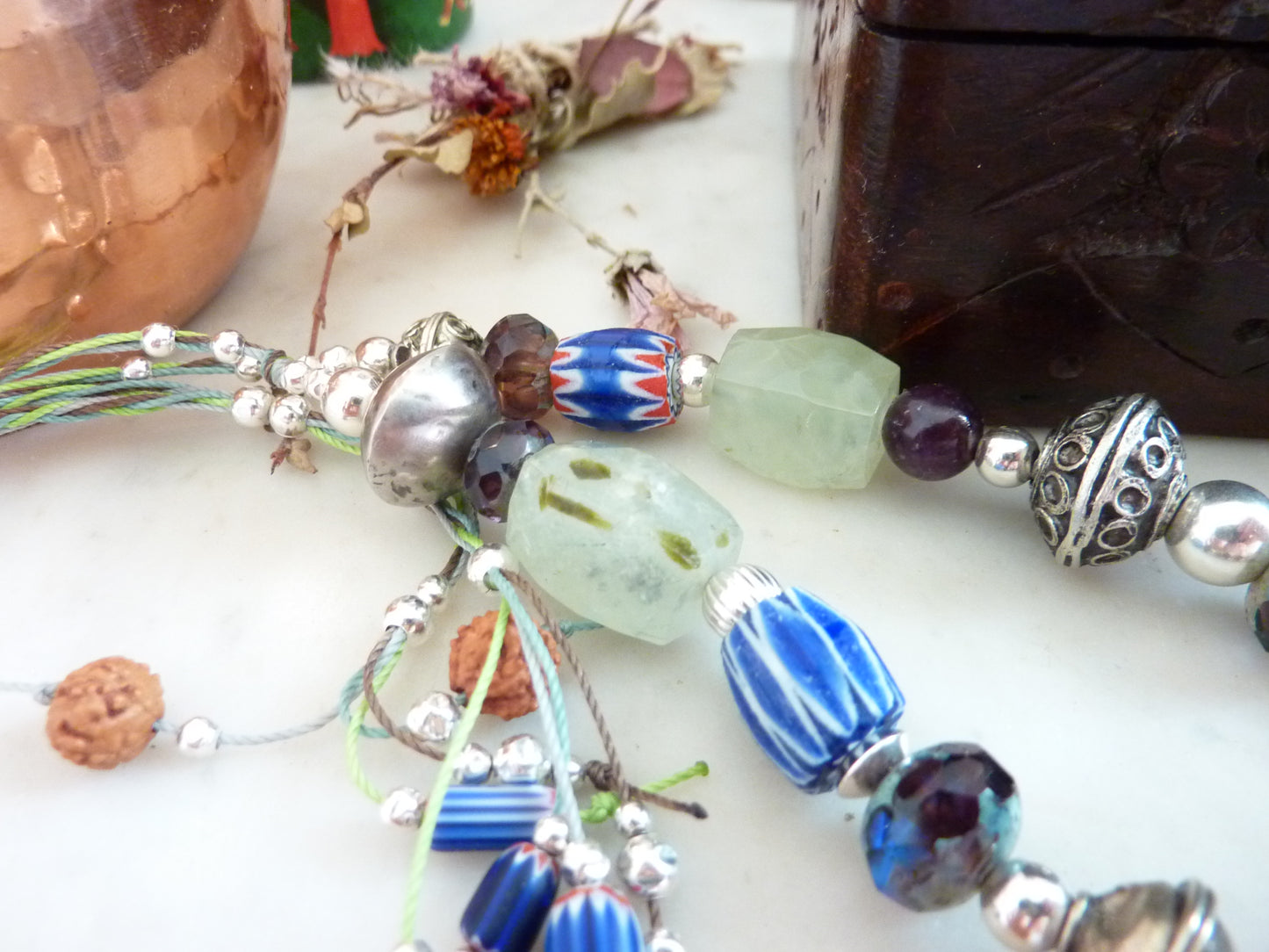 Collier au grand coeur tribal préhnite