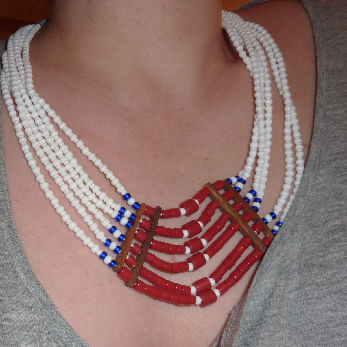 Indian Ethnic | Collier tribal multi-rangs blanc rouge bleu