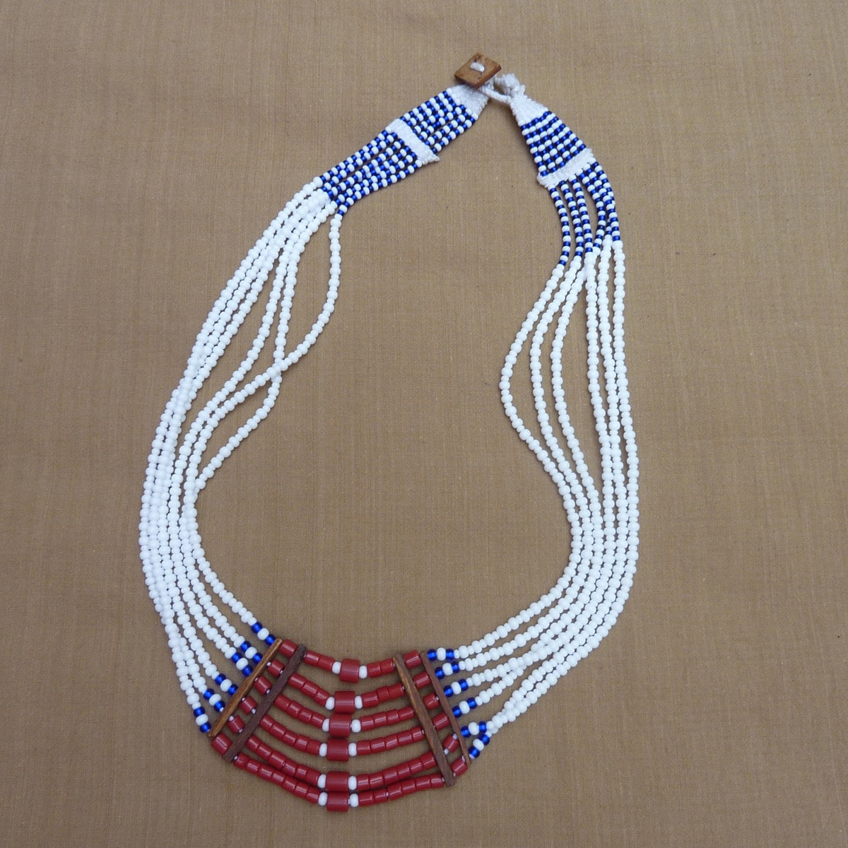 Indian Ethnic | Collier tribal multi-rangs blanc rouge bleu