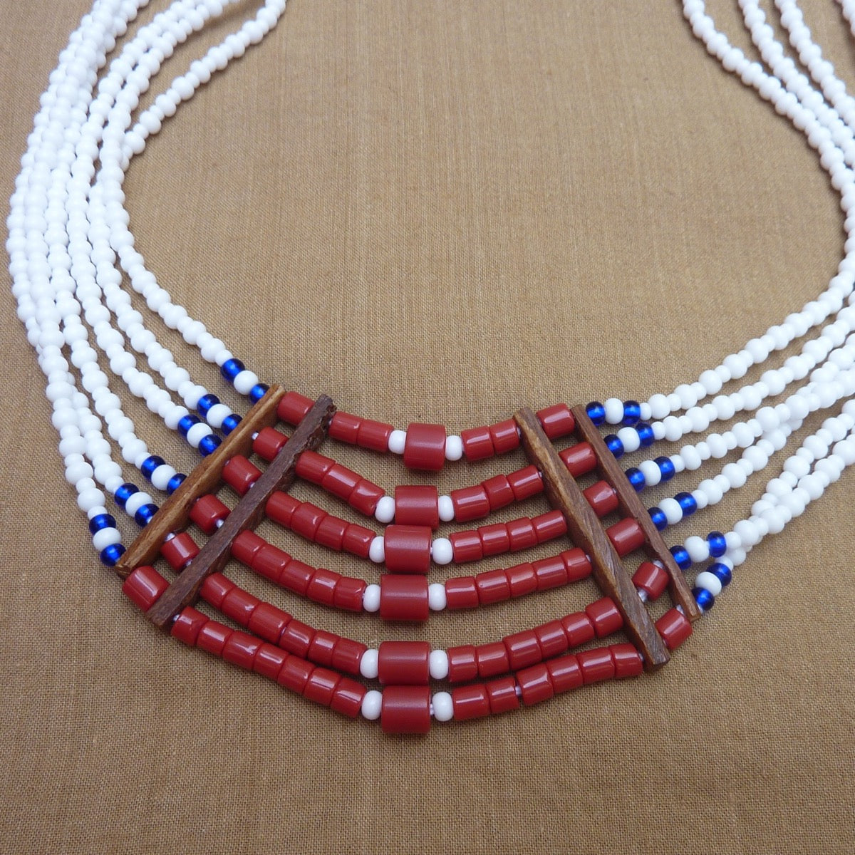Indian Ethnic | Collier tribal multi-rangs blanc rouge bleu