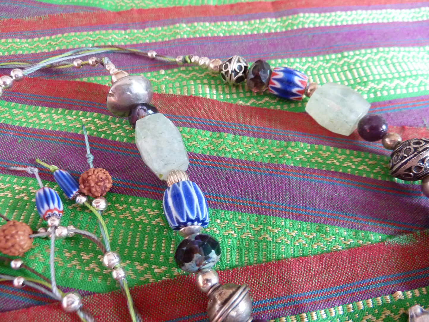 Collier au grand coeur tribal préhnite