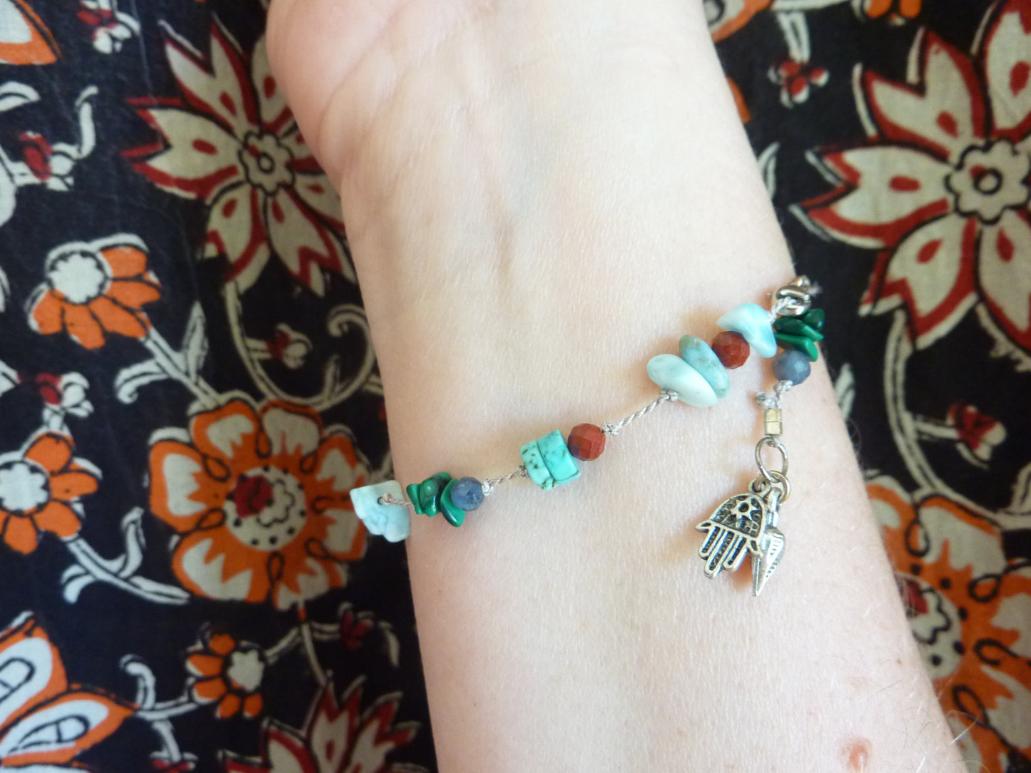 Kalampati | Bracelet fin de pierres nouées larimar jaspe rouge