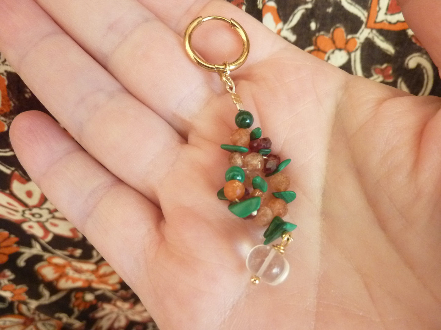 Jardin d'Eden | Boucles d'oreilles de pierres entrelacée malachite, pierre de soleil, grenat