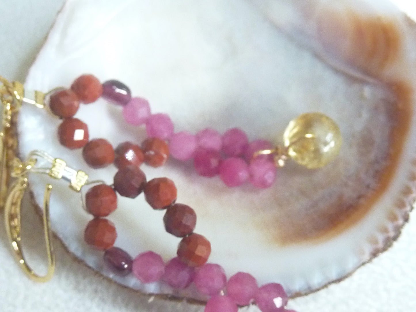 Lucile | Boucles d'oreilles de pierres entrelacées