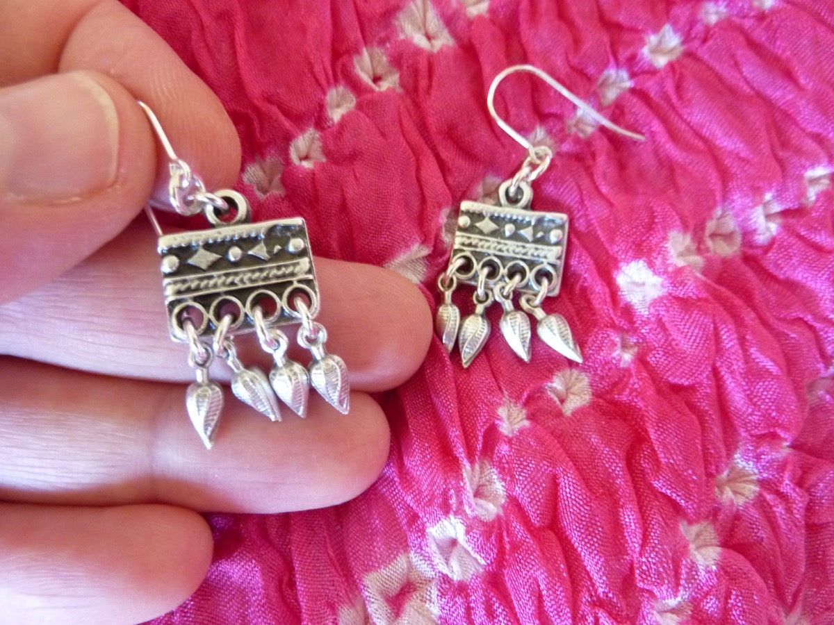 Small light earrings with tassels, 925 silver and silver plated